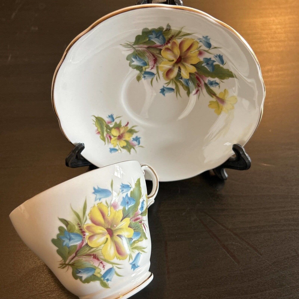 Tea Cup & Saucer Bone China Antique Collectible Tea - Cup and Saucer Regency